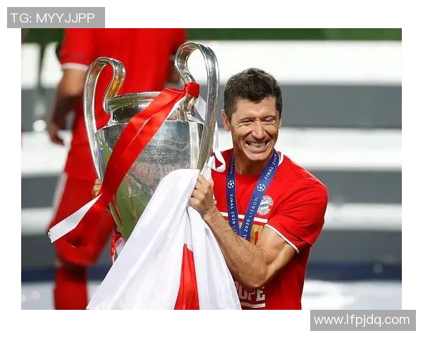 莱万在欧冠赛场火力全开10场12球领跑射手榜金靴指日可待 莱万在欧冠赛场火力全开10场12球领跑射手榜金靴指日可待